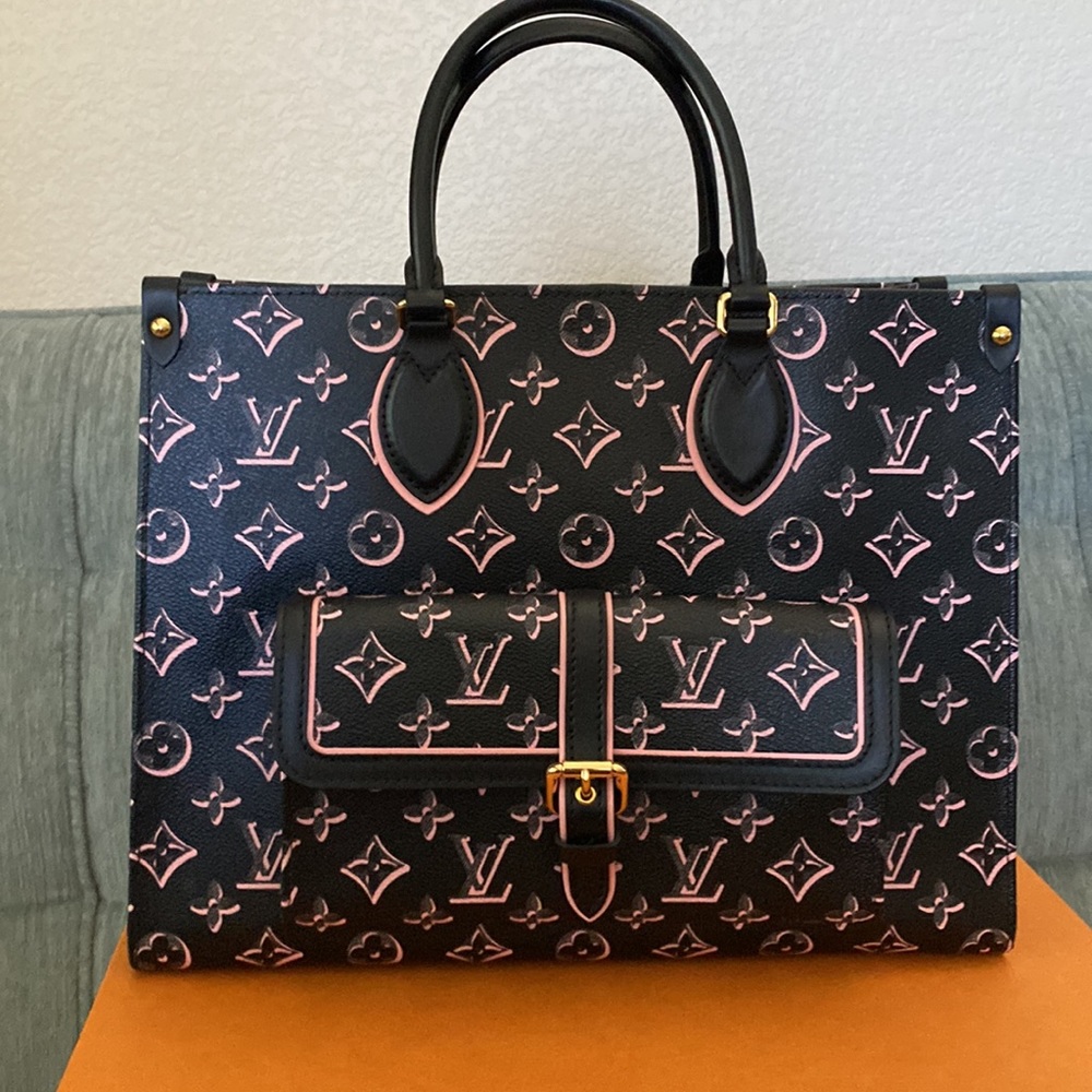 Stunning like new Louis Vuitton On the Go Bag